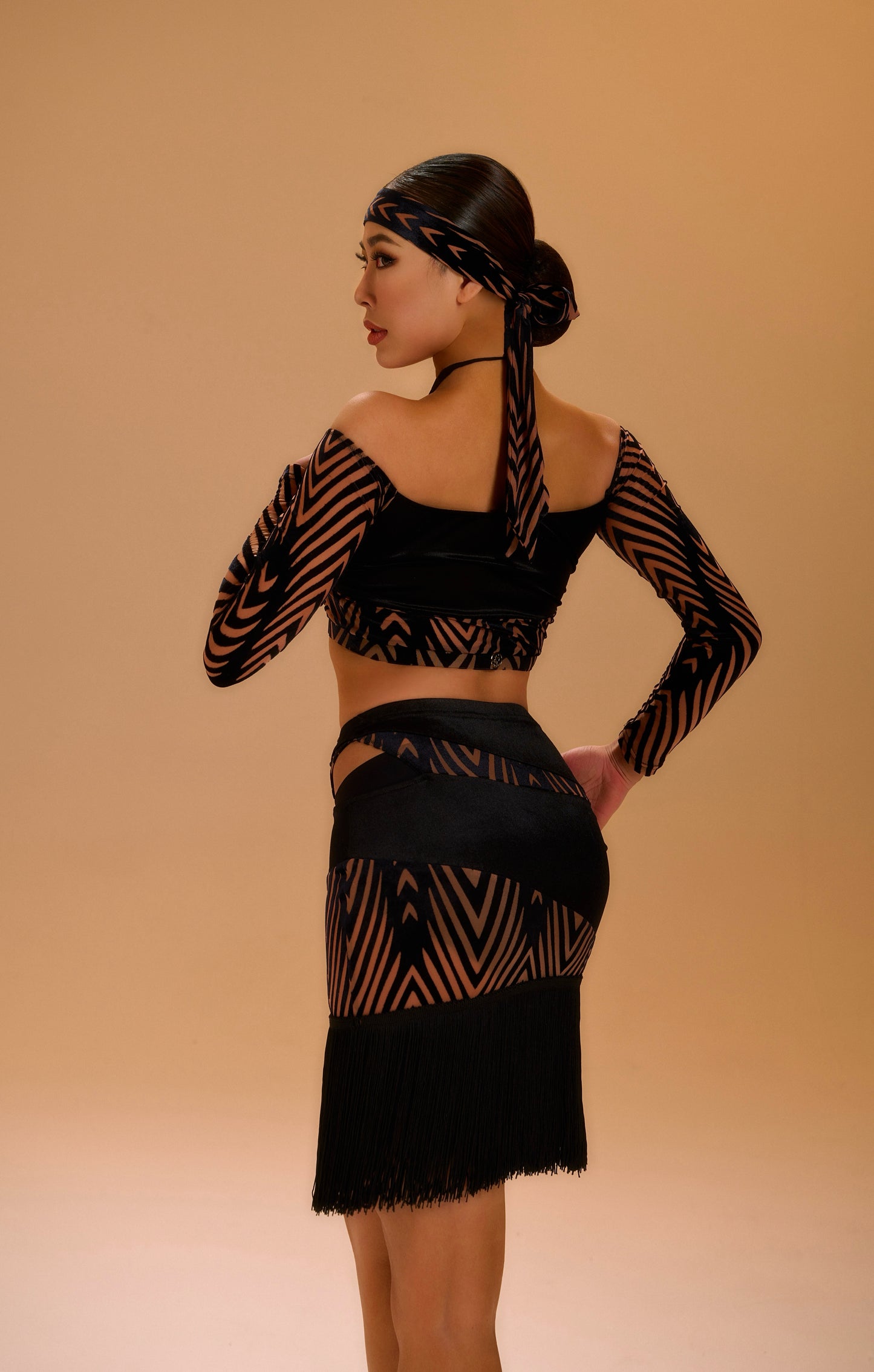 Velvet jacquard hip tassel skirt
