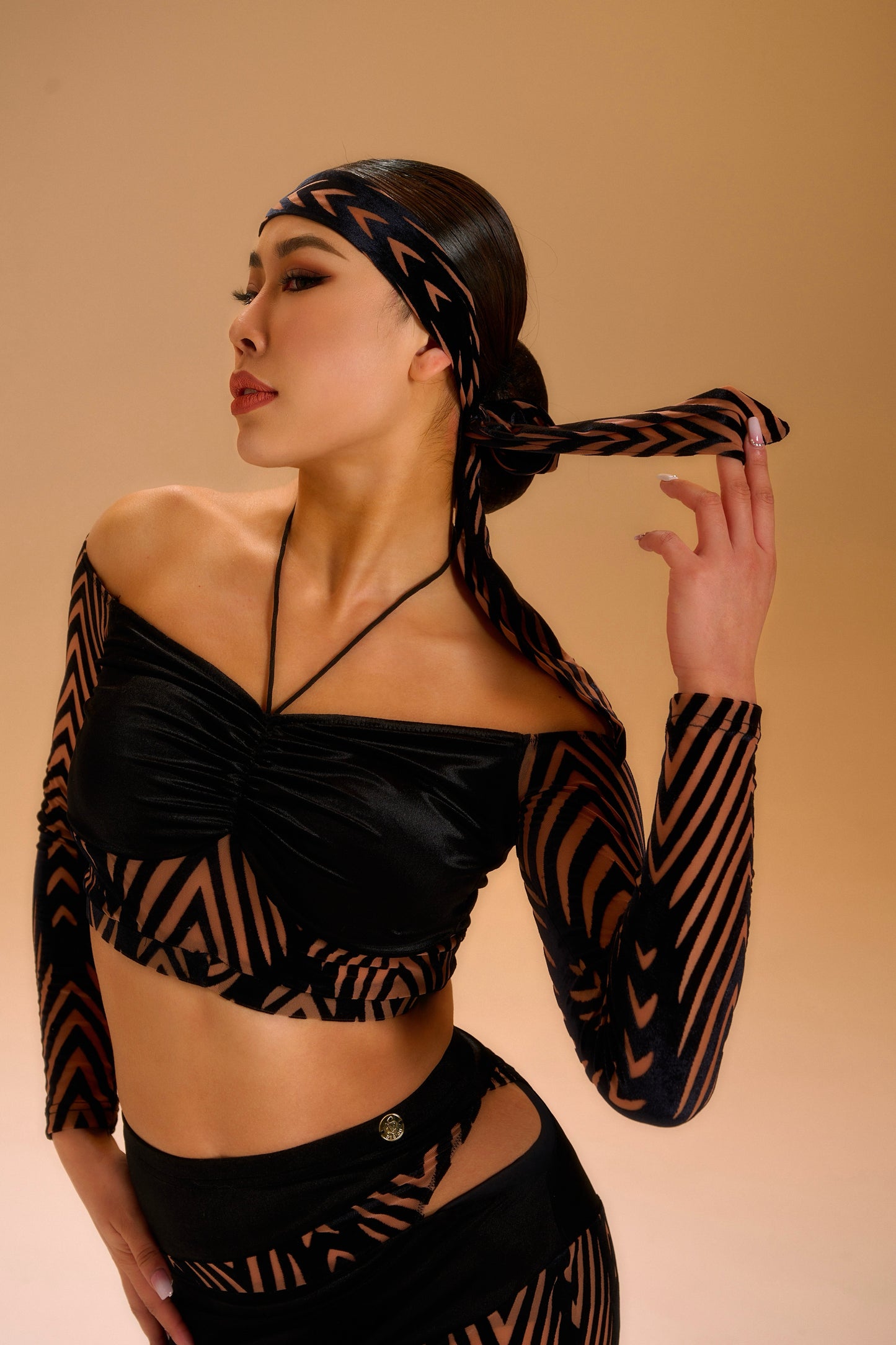 Skinned Black Velvet Jacquard Hairband