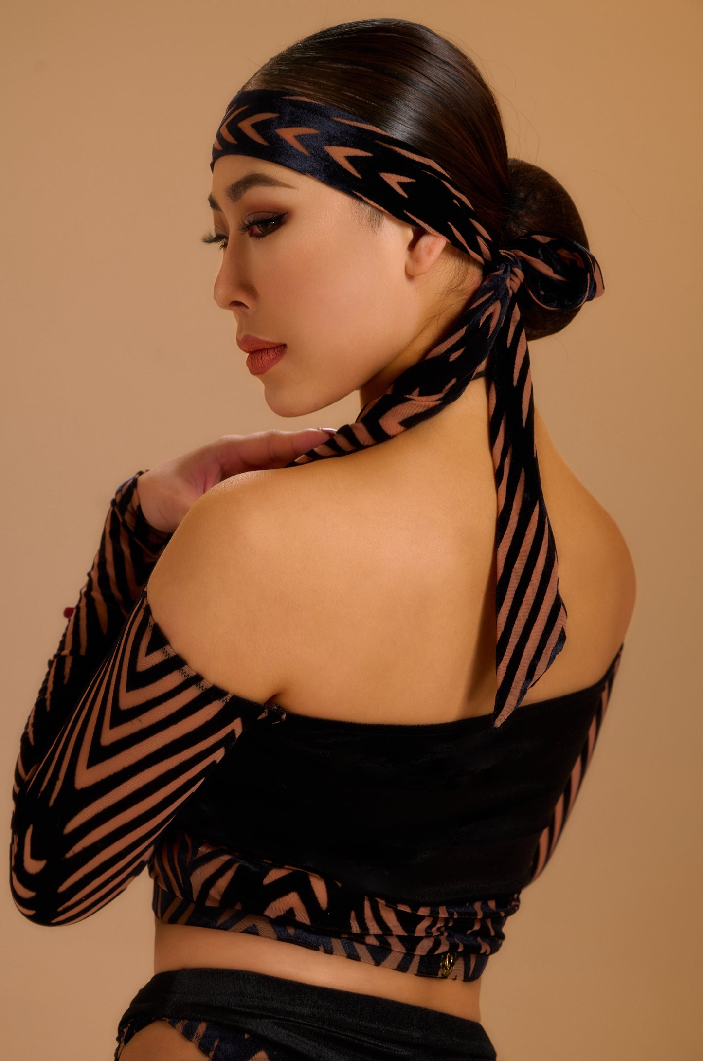 Skinned Black Velvet Jacquard Hairband